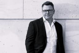 Dr. Stefan Schwab